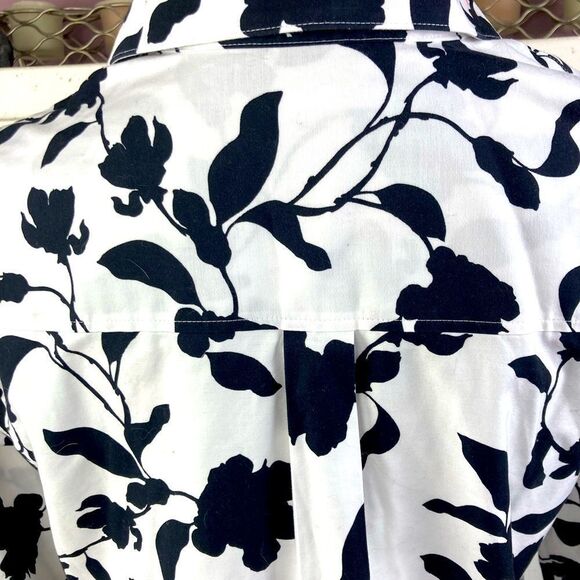 Chicos Dramatic No Iron chic stretch black roses white background shirt oversize - Picture 6 of 8